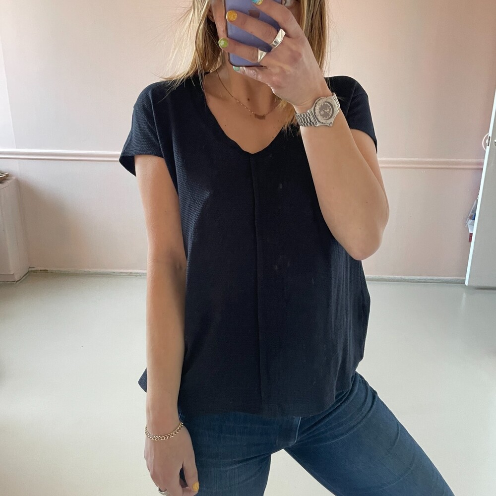 Limor Gavrieli Short Sleeve V-Neck T-Shirt Navy Size 3